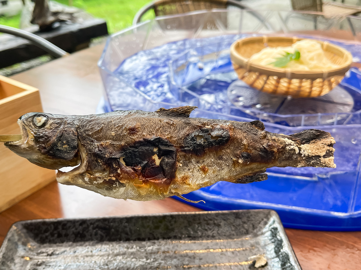 霧島水神郷「みたらしの滝」で、そうめん流しとマスの塩焼き膳食べたよ!/鹿児島県霧島市