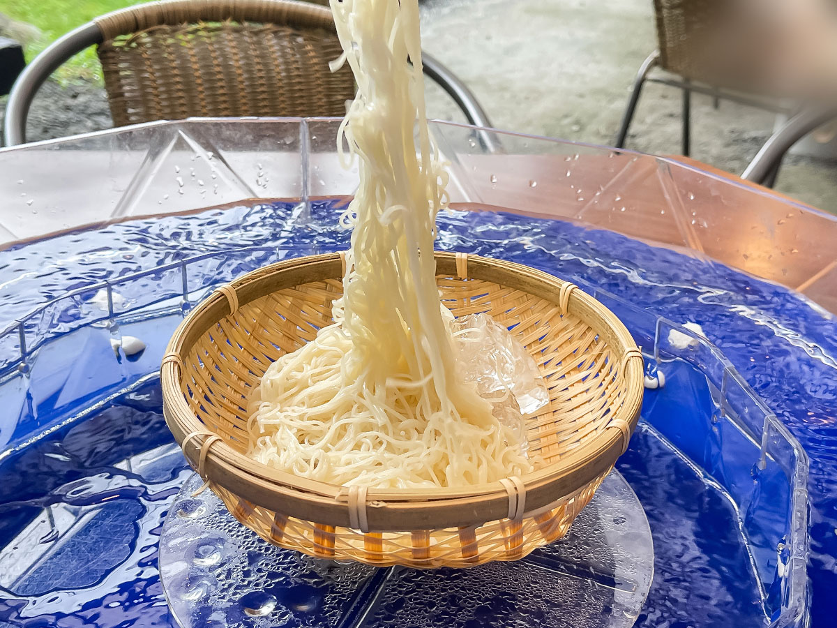 霧島水神郷「みたらしの滝」で、そうめん流しとマスの塩焼き膳食べたよ!/鹿児島県霧島市