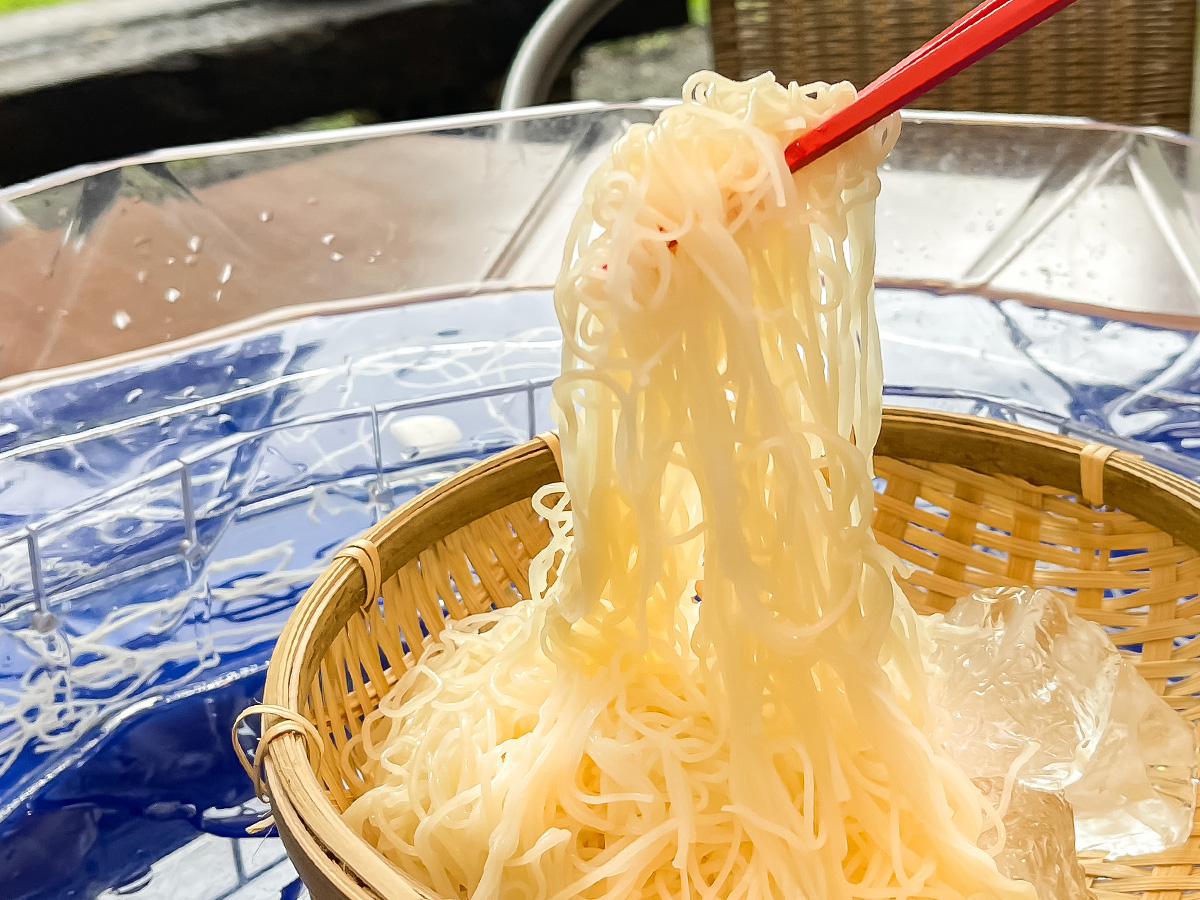 霧島水神郷「みたらしの滝」で、そうめん流しとマスの塩焼き膳食べたよ!/鹿児島県霧島市