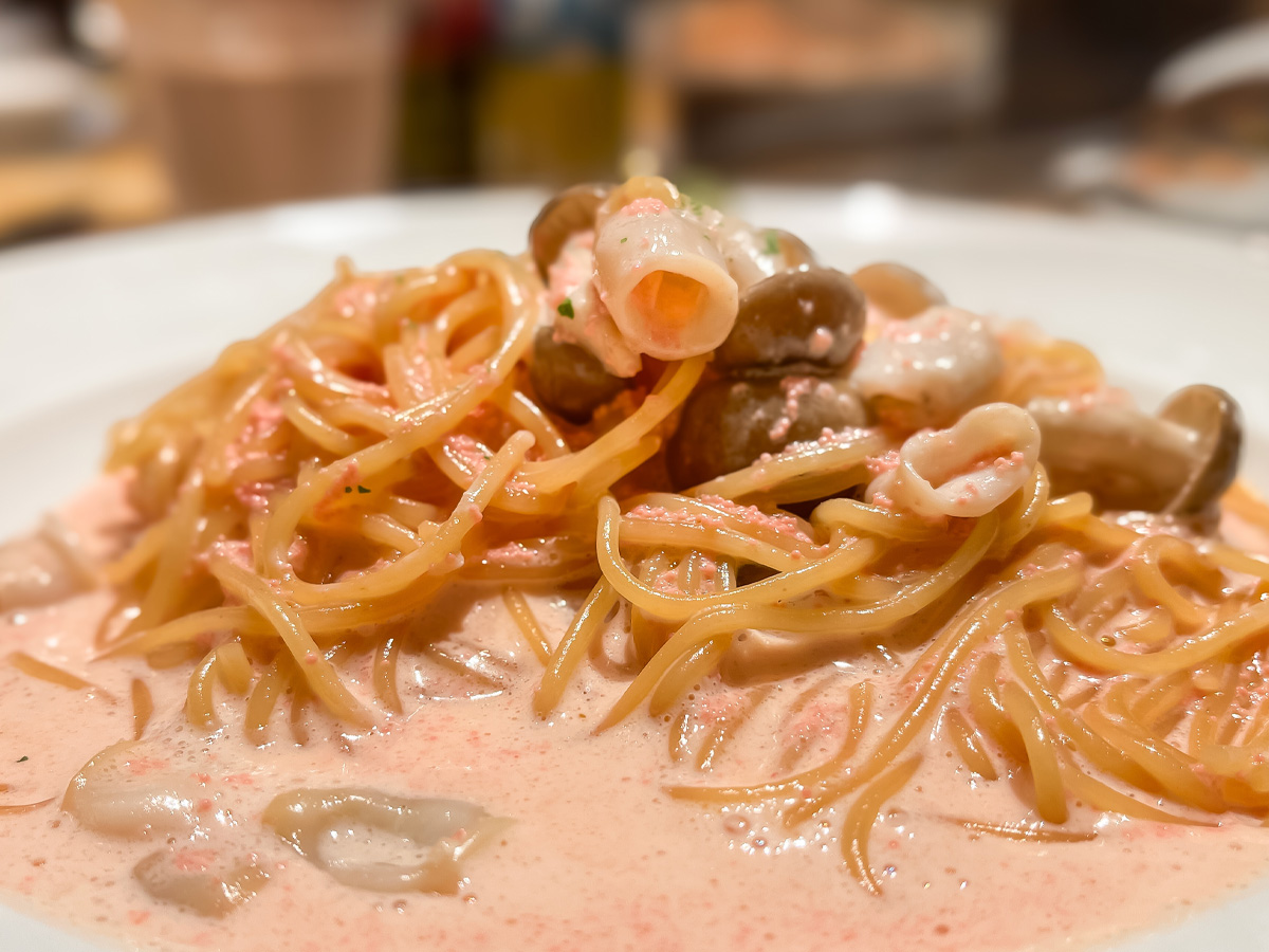 「ニコラスピザハウス」で週末限定ランチのピザと明太子クリームパスタ食べた!/横浜・馬車道
