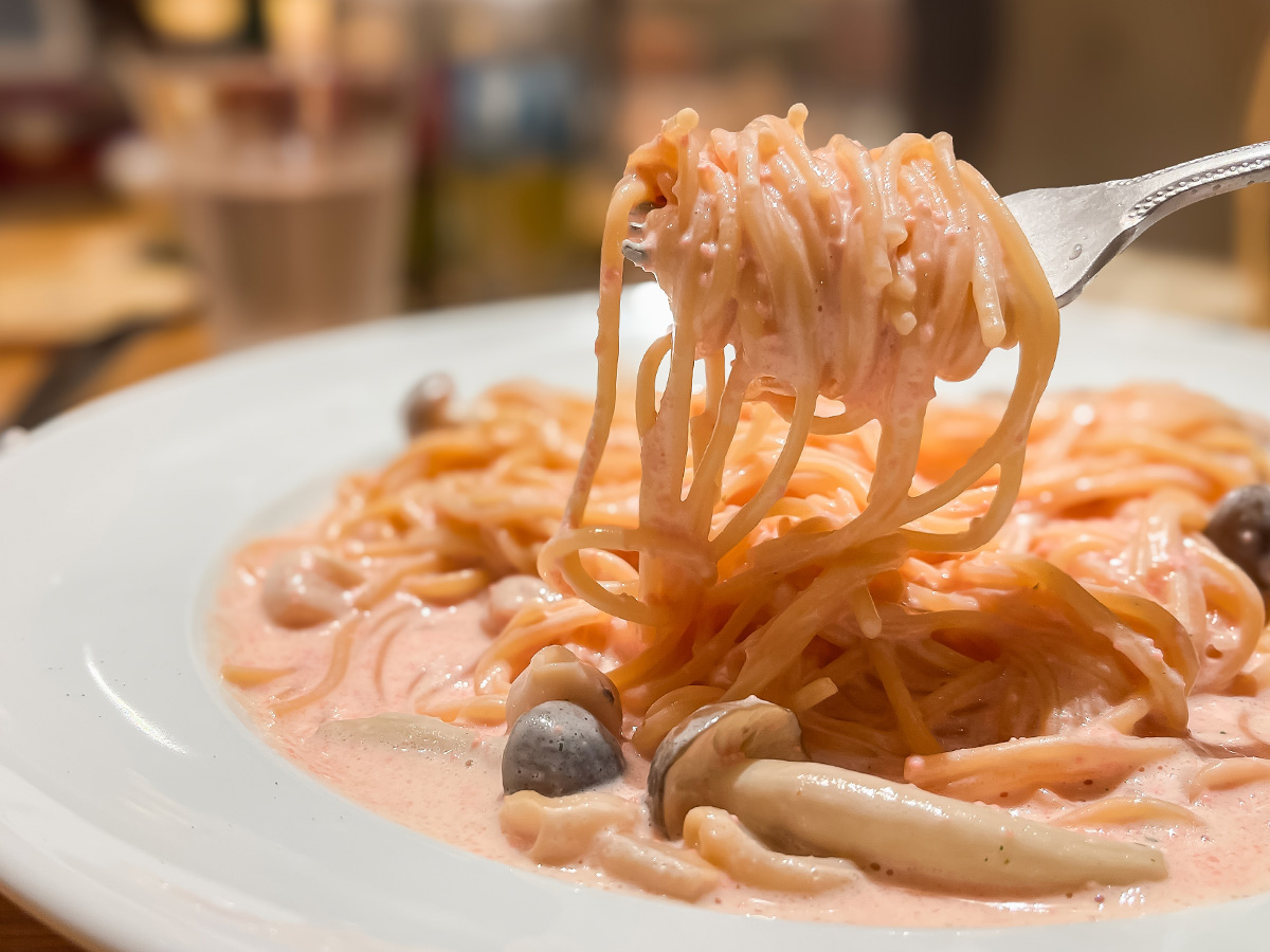 「ニコラスピザハウス」で週末限定ランチのピザと明太子クリームパスタ食べた!/横浜・馬車道