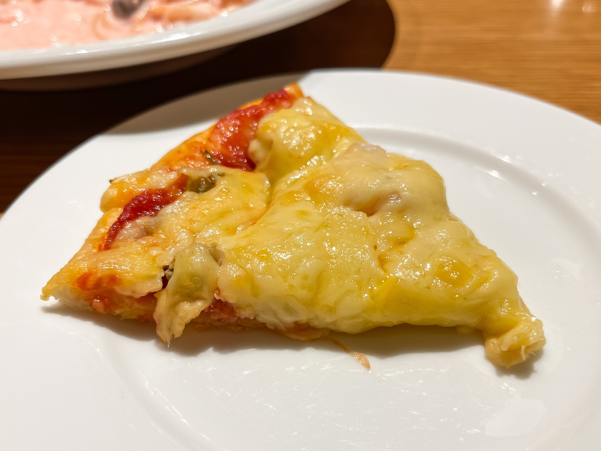 「ニコラスピザハウス」で週末限定ランチのピザと明太子クリームパスタ食べた!/横浜・馬車道