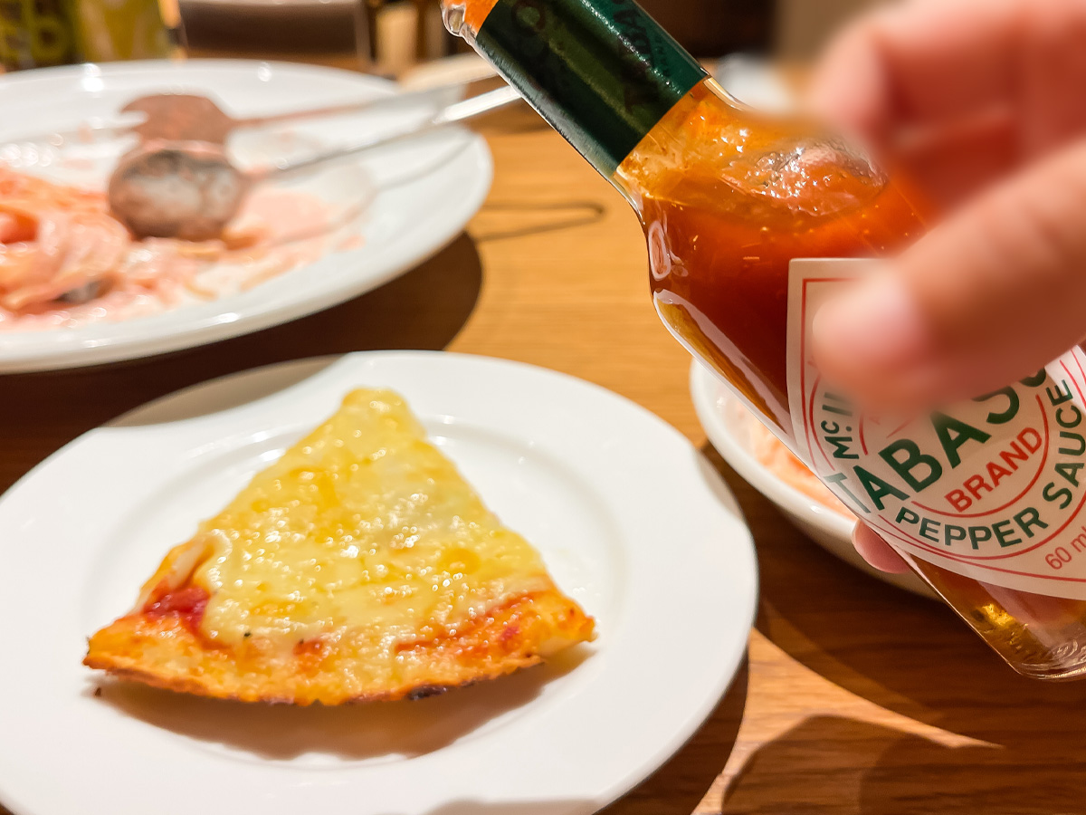 「ニコラスピザハウス」で週末限定ランチのピザと明太子クリームパスタ食べた!/横浜・馬車道