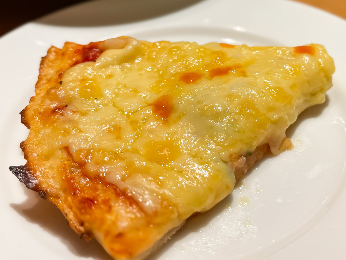 「ニコラスピザハウス」で週末限定ランチのピザと明太子クリームパスタ食べた!/横浜・馬車道