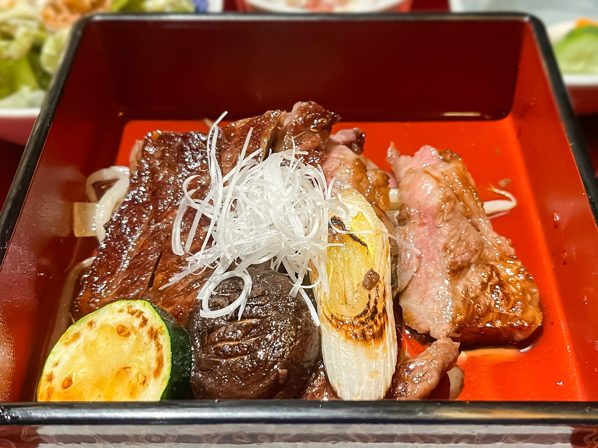 「横浜瀬里奈 浪漫茶屋」で"黒毛和牛の照り焼き浪漫膳"と"すてーき重"食べたよ!/横浜・関内