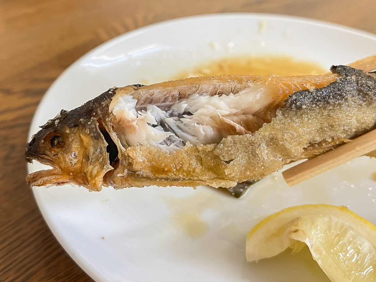 「湯来つり堀」で釣った”鮎”を塩焼き・唐揚げにしてもらって食べた!/広島県湯来町
