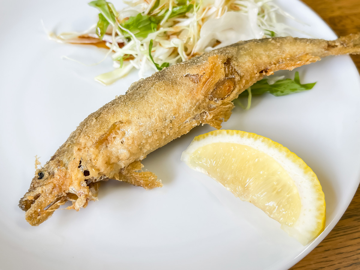 「湯来つり堀」で釣った”鮎”を塩焼き・唐揚げにしてもらって食べた!/広島県湯来町