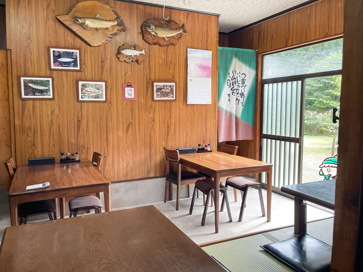 つり堀亭「にしむら」で渓流魚アマゴとイワナ釣って料理にしてもらったよ/広島県吉和