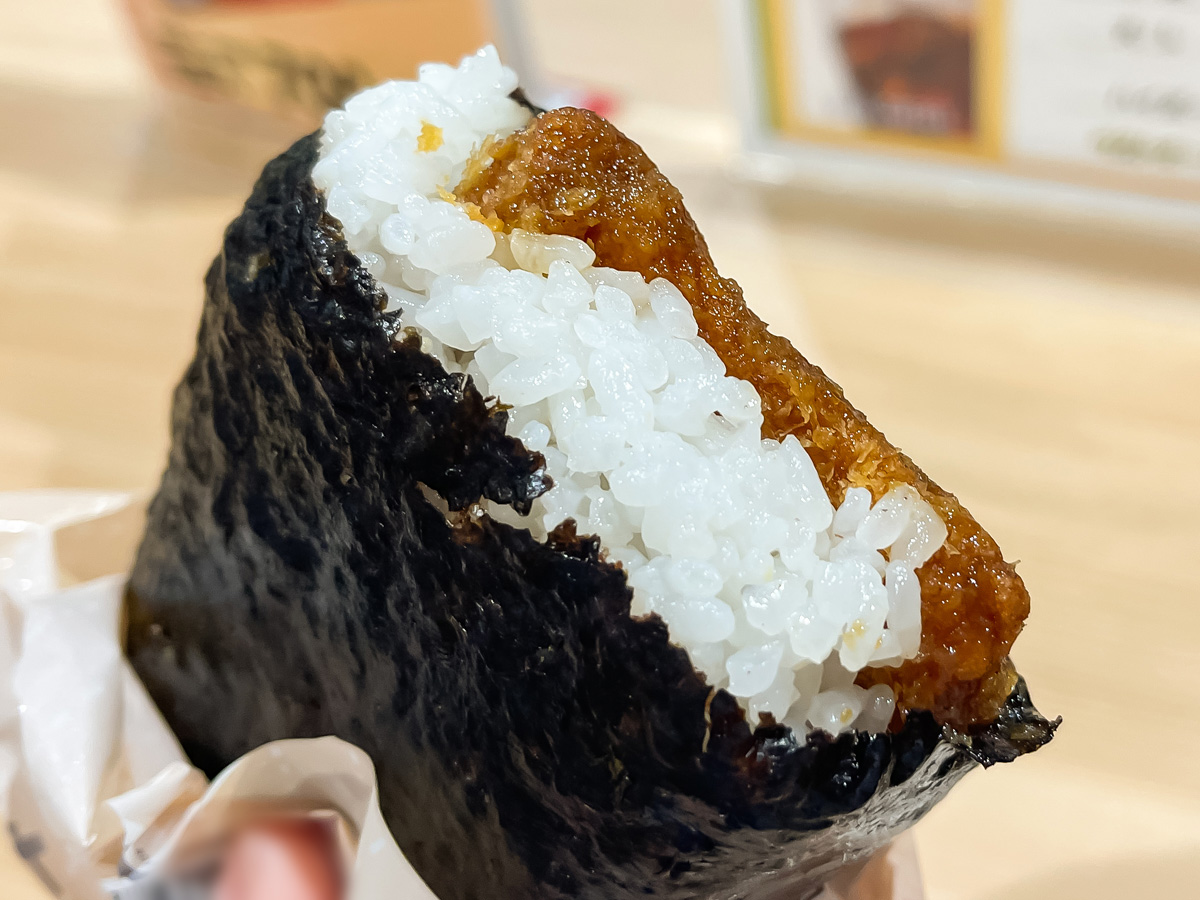 「ポプラ」の"うまいでがんすむすび"食べたよ！／広島空港