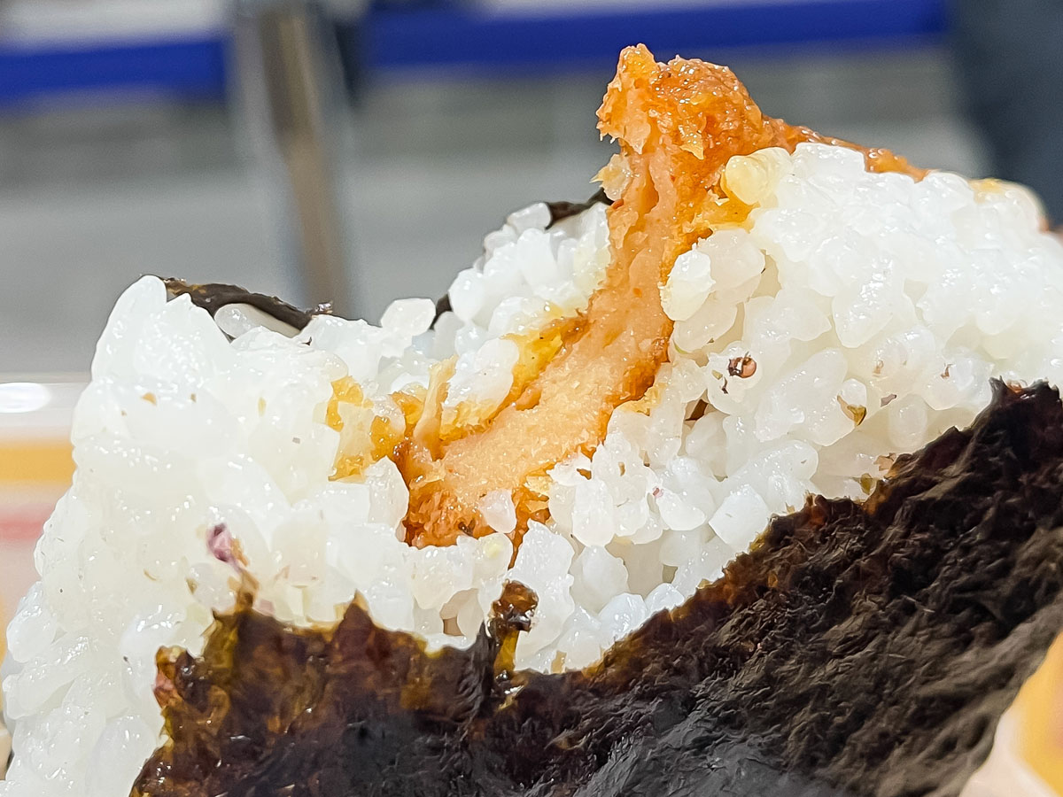 「ポプラ」の"うまいでがんすむすび"食べたよ！／広島空港