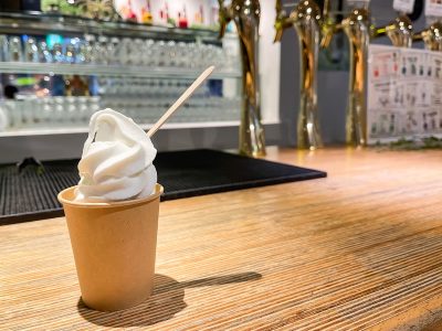 霧島酒造「霧島ファクトリーガーデン」で芋焼酎の黒霧島を使った”焼酎ソフトクリーム”食べた！／宮崎県都城市