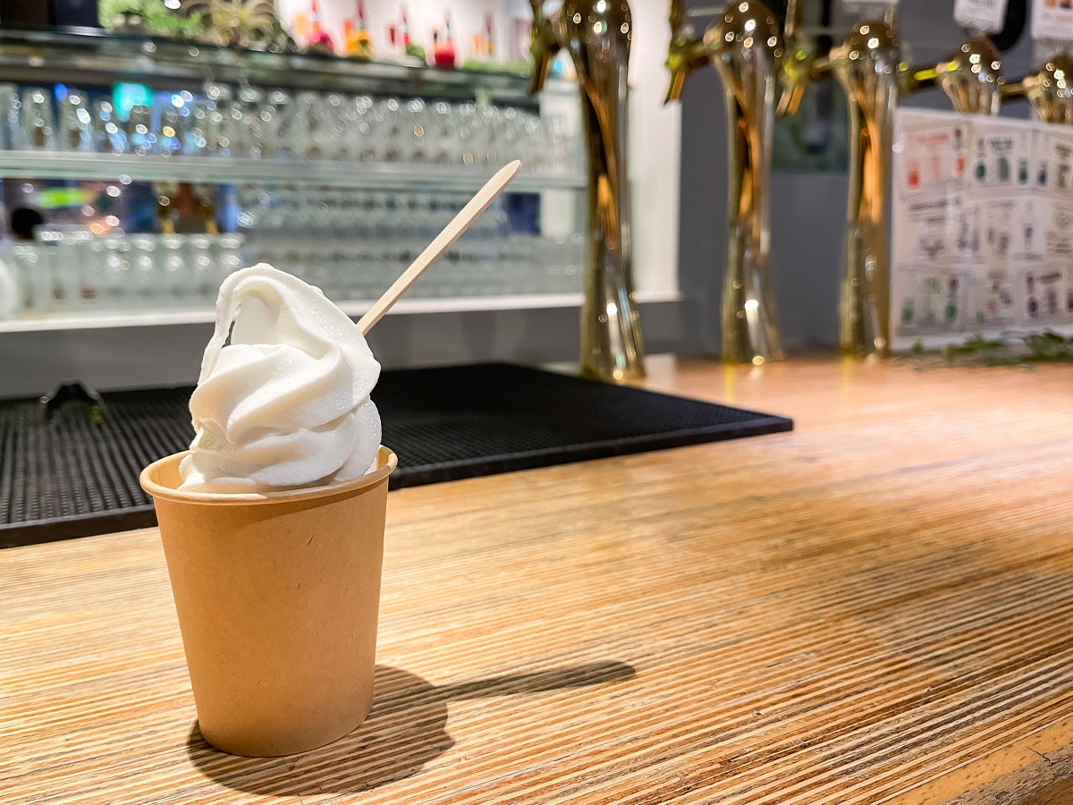 「霧島ファクトリーガーデン」で芋焼酎の黒霧島を使った"焼酎ソフトクリーム"食べた！／宮崎県都城市