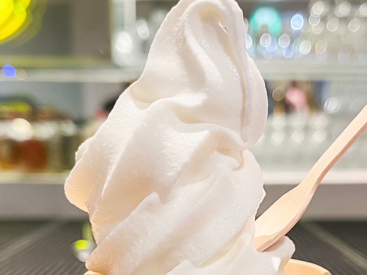 「霧島ファクトリーガーデン」で芋焼酎の黒霧島を使った"焼酎ソフトクリーム"食べた！／宮崎県都城市