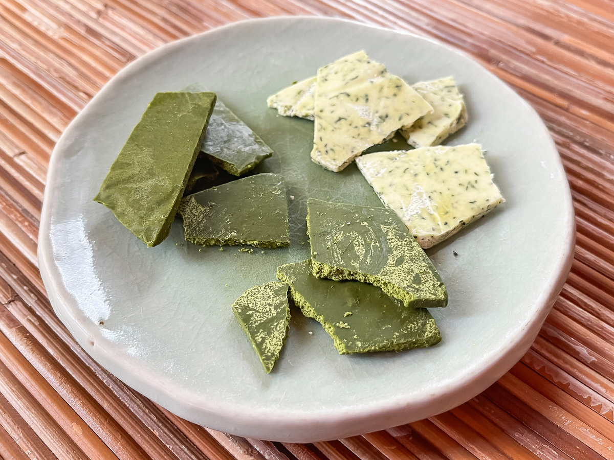 「石蔵カフェ」でお茶とチョコレートのお菓子"茶これいと"を買ってみた！／宮崎県都城島津邸内