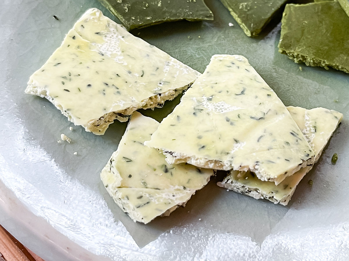 「石蔵カフェ」でお茶とチョコレートのお菓子"茶これいと"を買ってみた！／宮崎県都城島津邸内