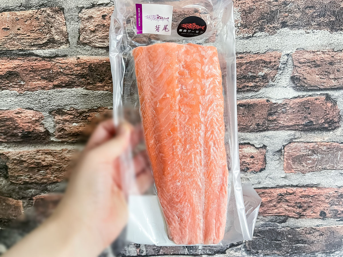 オカムラ食品工業(2938)の株主優待で、青森サーモン刺身・青森サーモン切り身、すじこきたよ！