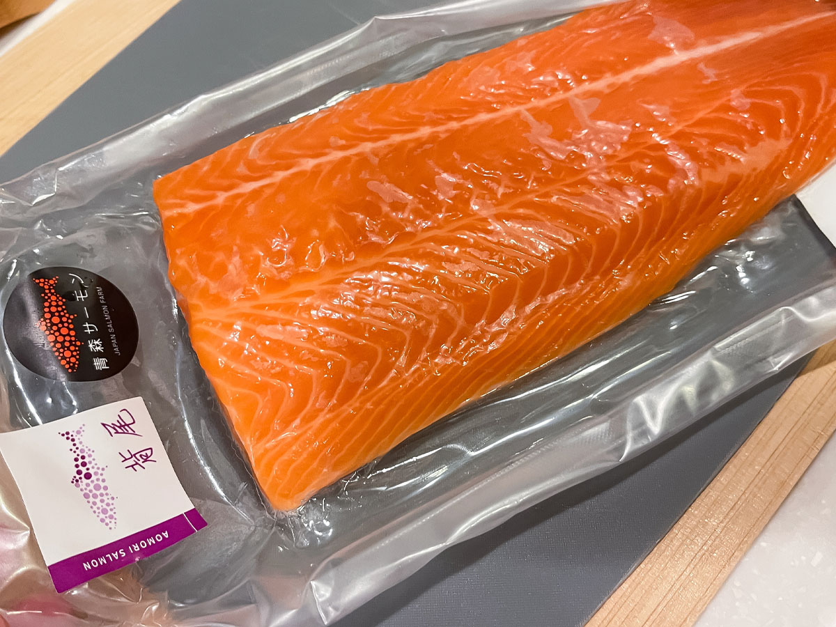 オカムラ食品工業(2938)の株主優待で、青森サーモン刺身・青森サーモン切り身、すじこきたよ！