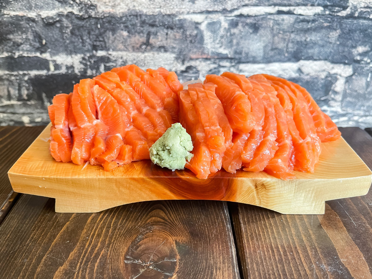 オカムラ食品工業(2938)の株主優待で、青森サーモン刺身・青森サーモン切り身、すじこきたよ！