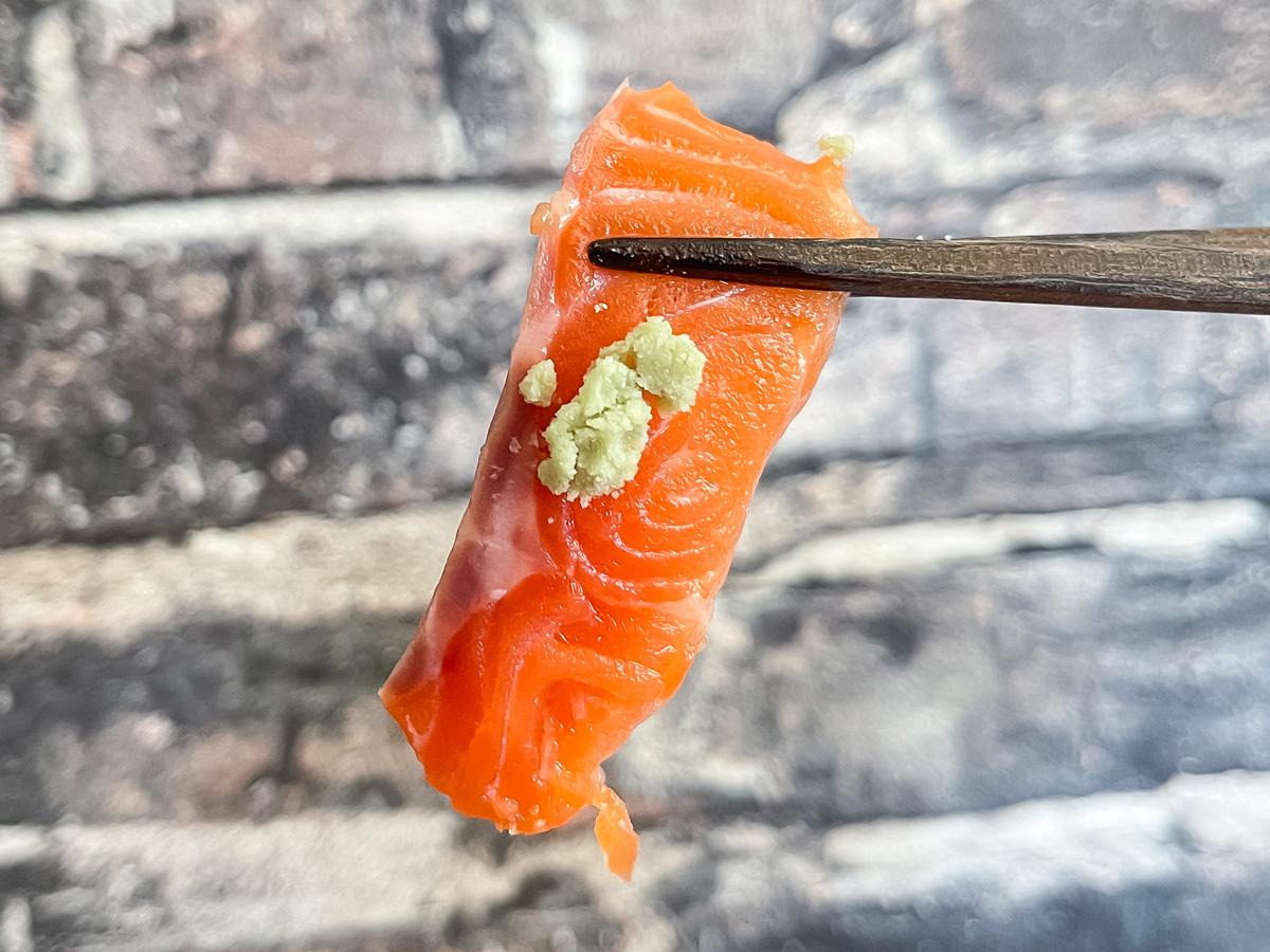 オカムラ食品工業(2938)の株主優待で、青森サーモン刺身・青森サーモン切り身、すじこきたよ！