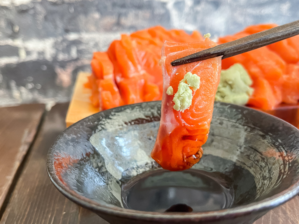 オカムラ食品工業(2938)の株主優待で、青森サーモン刺身・青森サーモン切り身、すじこきたよ！