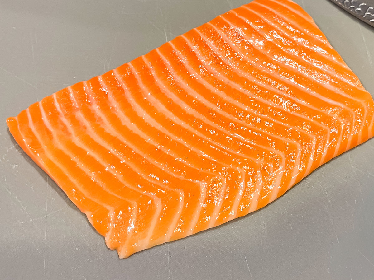 オカムラ食品工業(2938)の株主優待で、青森サーモン刺身・青森サーモン切り身、すじこきたよ！