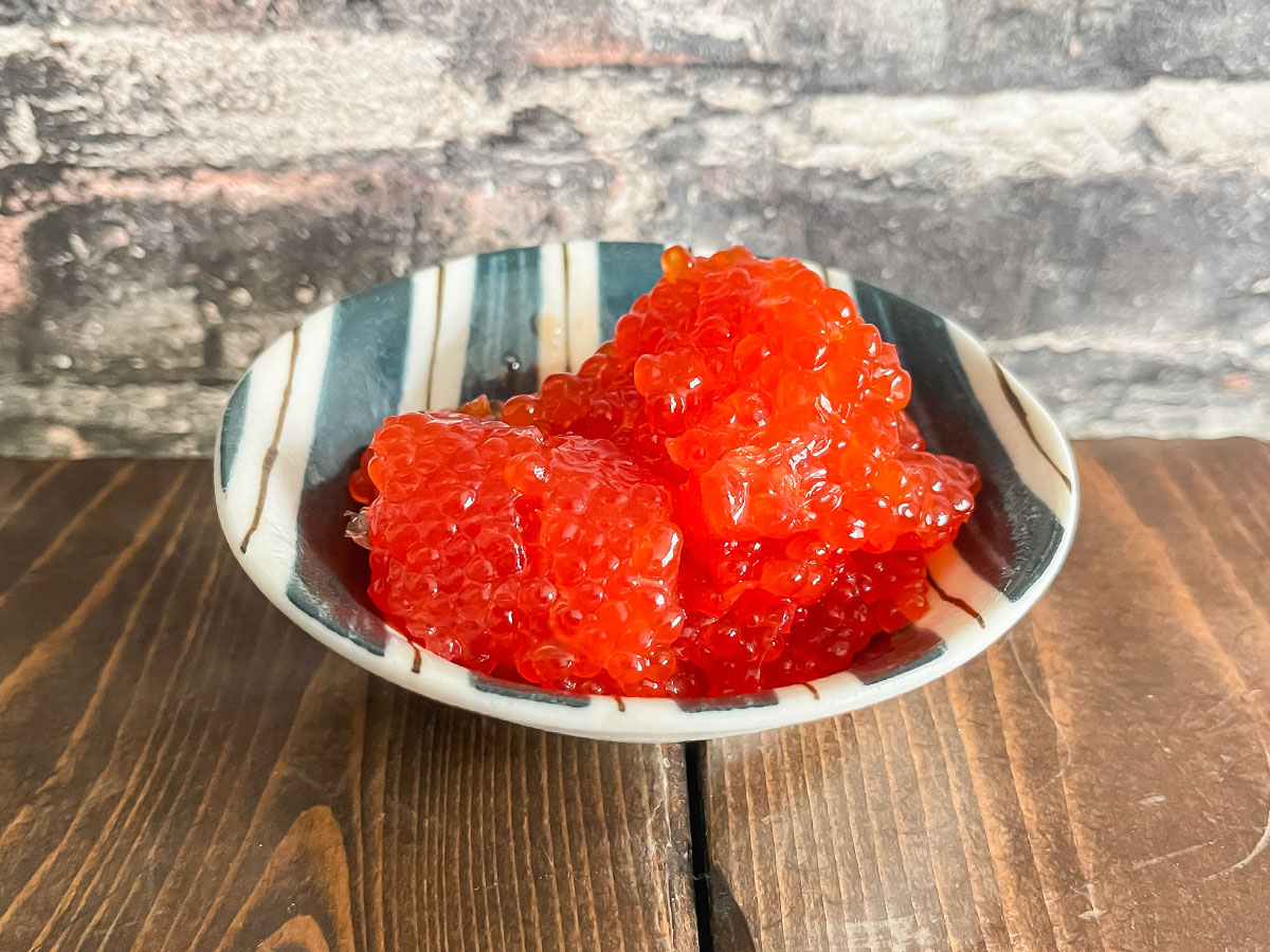 オカムラ食品工業(2938)の株主優待で、青森サーモン刺身・青森サーモン切り身、すじこきたよ！