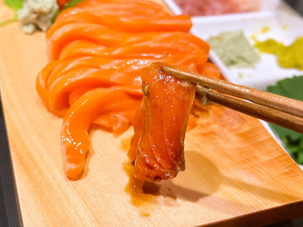 オカムラ食品工業(2938)の株主優待で、青森サーモン刺身・青森サーモン切り身、すじこきたよ！