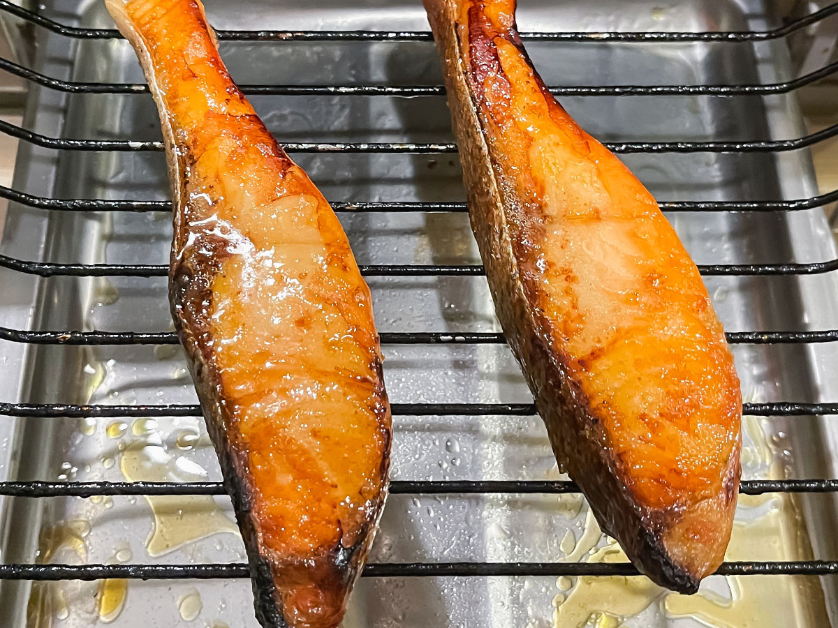 オカムラ食品工業(2938)の株主優待で、青森サーモン刺身・青森サーモン切り身、すじこきたよ！