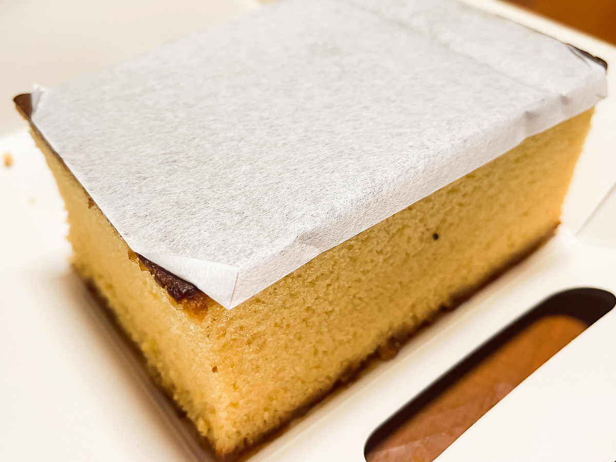 霧島酒造「霧島ファクトリーガーデン」で黒霧島カステラと、特別蒸留きりしま使用の本格焼酎けーき買ってみた！／宮崎県都城市