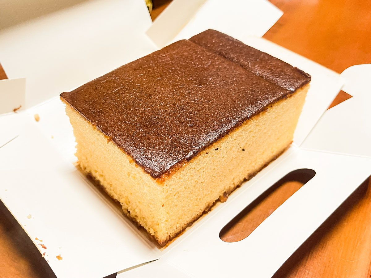 霧島酒造「霧島ファクトリーガーデン」で黒霧島カステラと、特別蒸留きりしま使用の本格焼酎けーき買ってみた！／宮崎県都城市