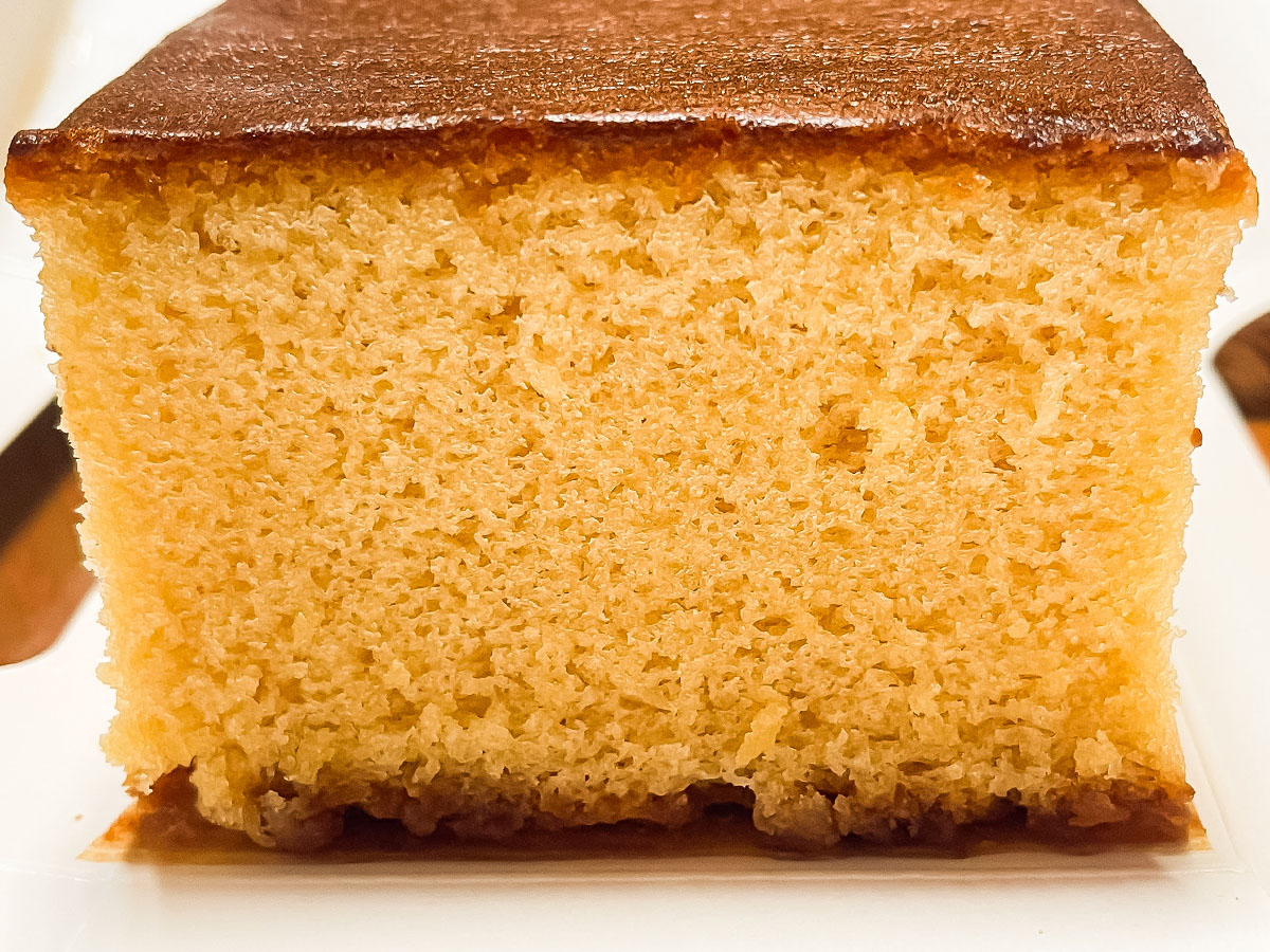 霧島酒造「霧島ファクトリーガーデン」で黒霧島カステラと、特別蒸留きりしま使用の本格焼酎けーき買ってみた！／宮崎県都城市