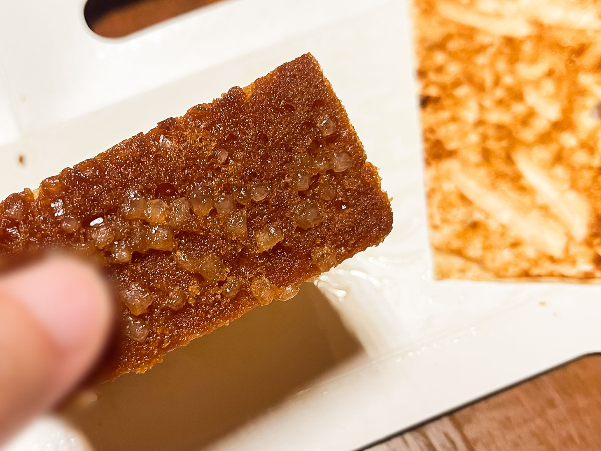 霧島酒造「霧島ファクトリーガーデン」で黒霧島カステラと、特別蒸留きりしま使用の本格焼酎けーき買ってみた！／宮崎県都城市