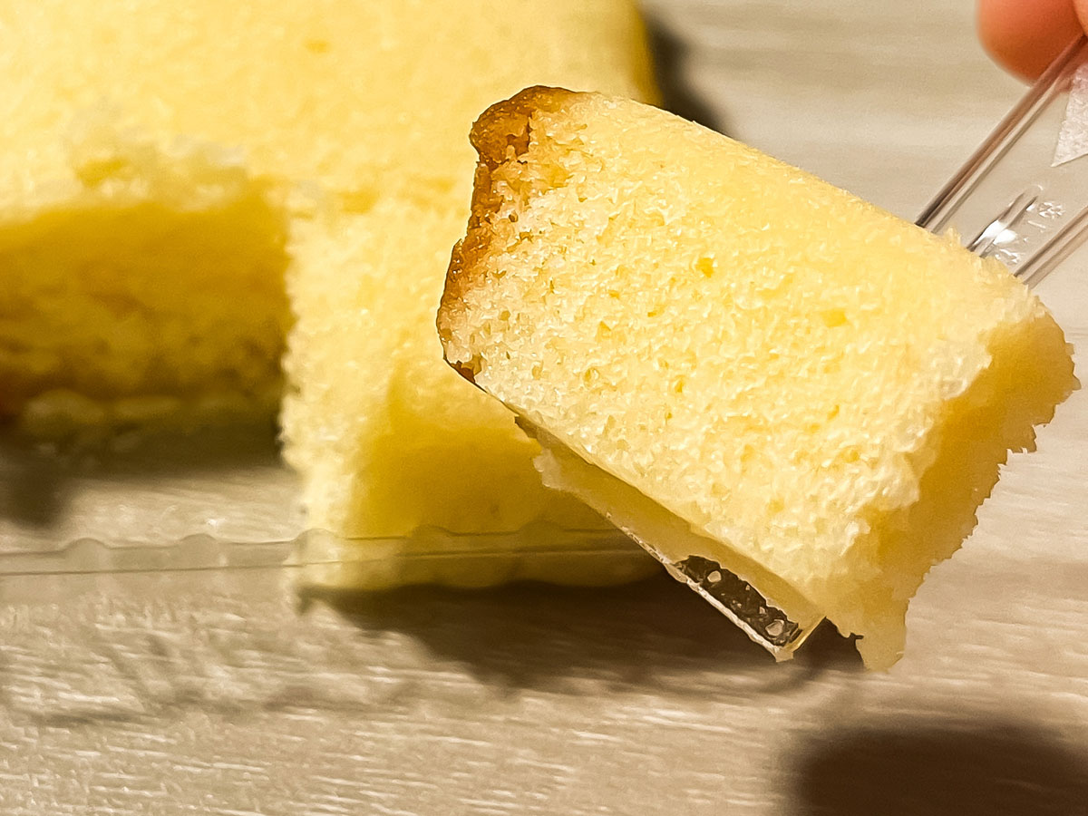 霧島酒造「霧島ファクトリーガーデン」で黒霧島カステラと、特別蒸留きりしま使用の本格焼酎けーき買ってみた！／宮崎県都城市