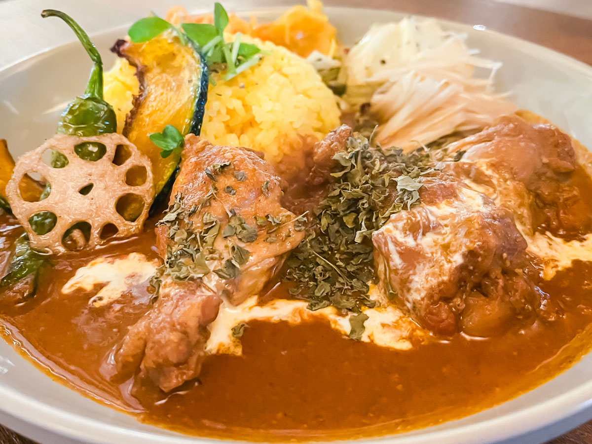 「スパイスカレー然(ぜん)」でチキンカレーとスパイスソボロカレー食べたよ！／宮崎県都城市