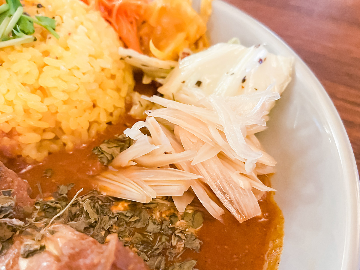 「スパイスカレー然(ぜん)」でチキンカレーとスパイスソボロカレー食べたよ！／宮崎県都城市