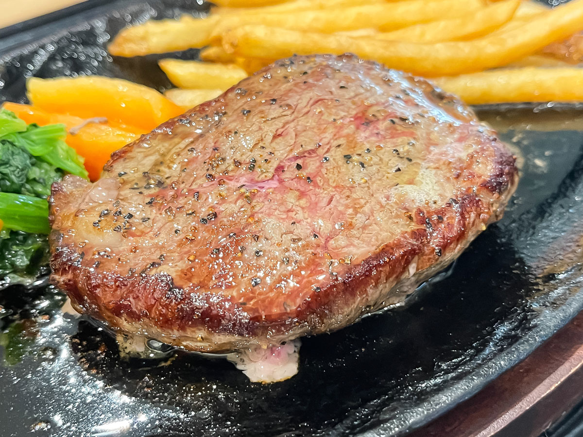 「キッチン グランマ」で宮崎牛サーロインステーキ、豚なんこつ味噌煮込み食べた！／道の駅 都城NiQLL(ニクル) 