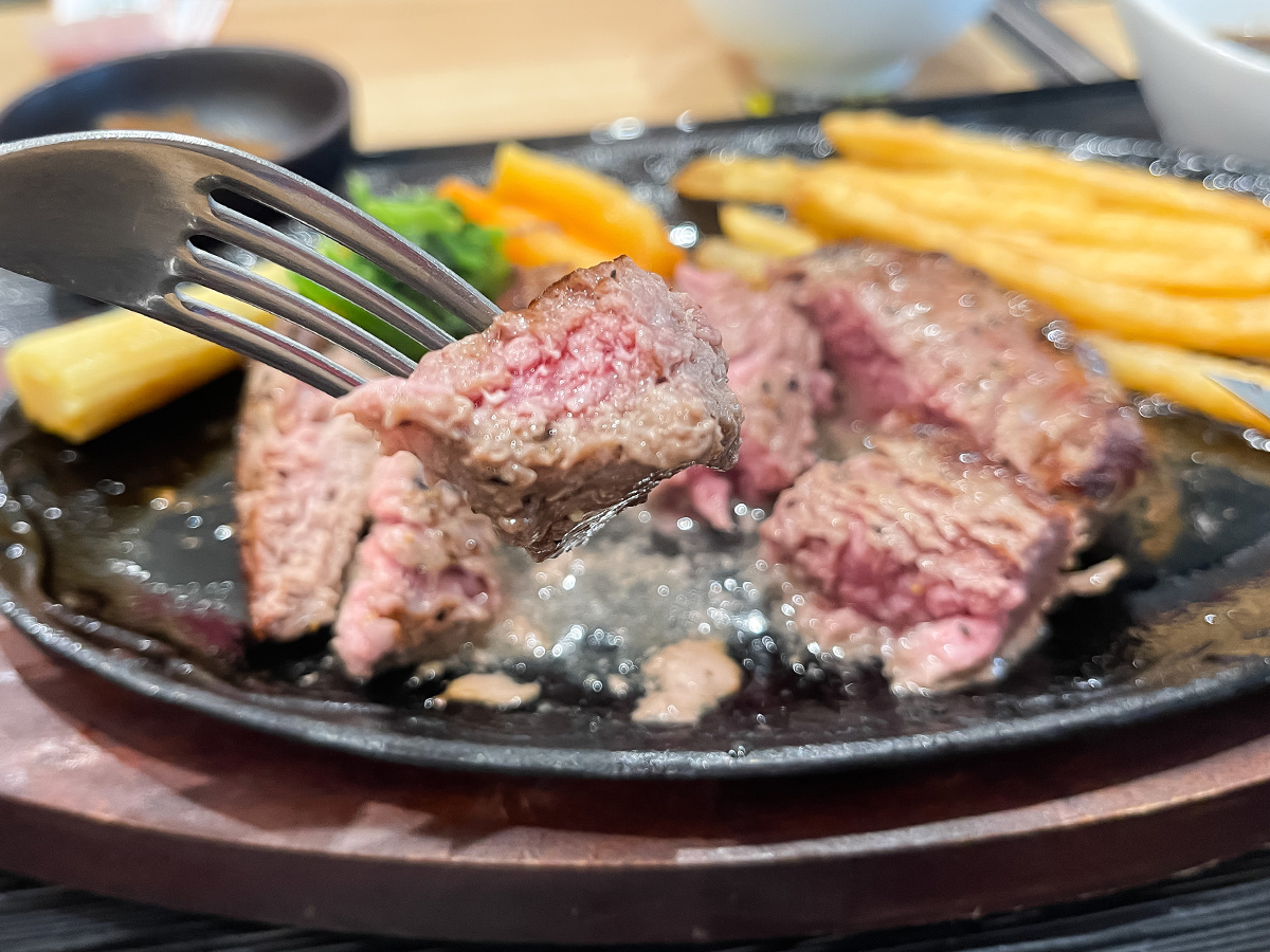 「キッチン グランマ」で宮崎牛サーロインステーキ、豚なんこつ味噌煮込み食べた！／道の駅 都城NiQLL(ニクル) 