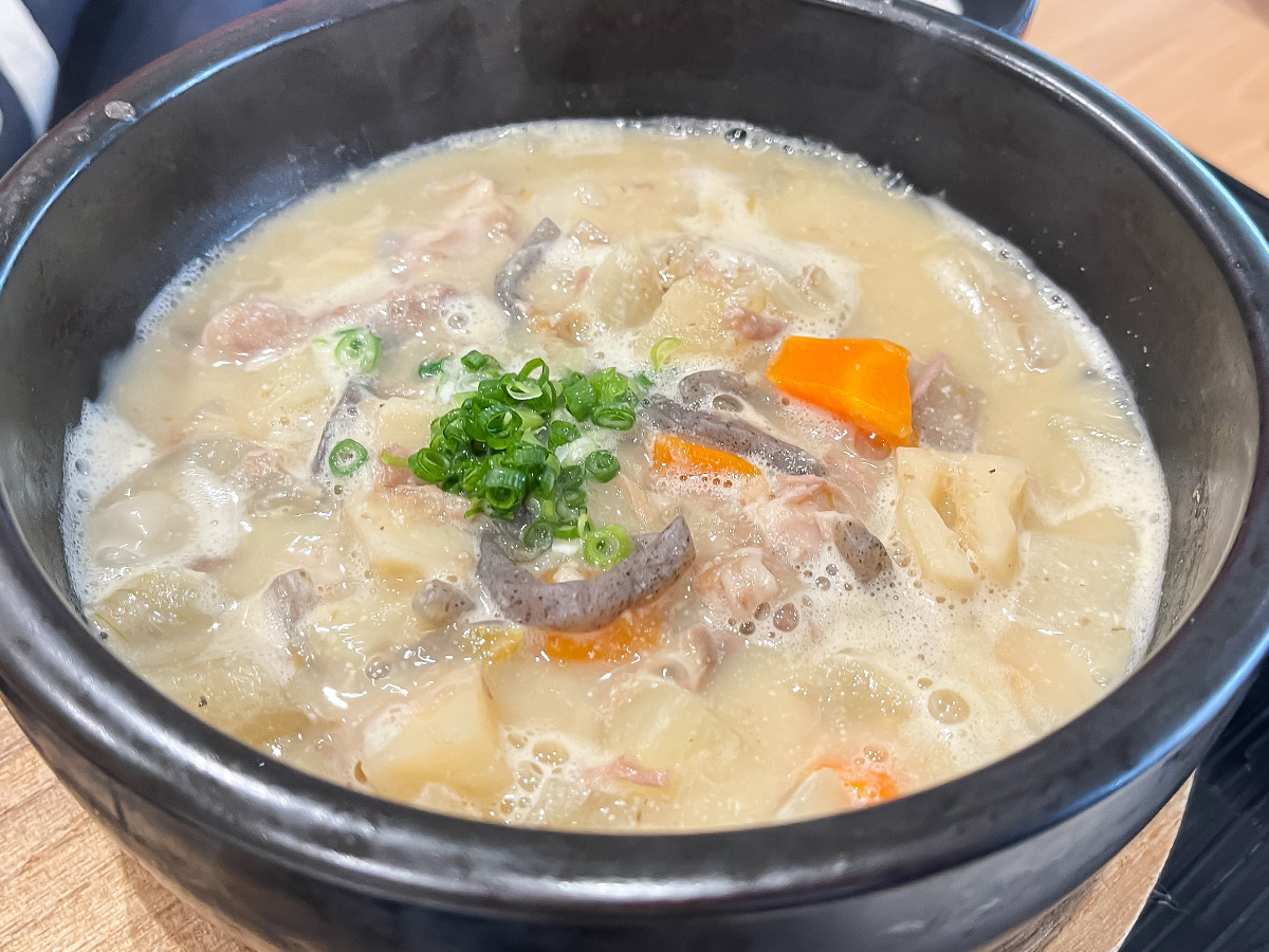 「キッチン グランマ」で宮崎牛サーロインステーキ、豚なんこつ味噌煮込み食べた！／道の駅 都城NiQLL(ニクル) 