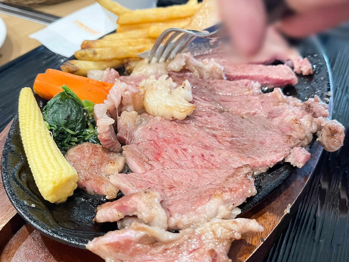 「キッチン グランマ」で宮崎牛サーロインステーキ、豚なんこつ味噌煮込み食べた！／道の駅 都城NiQLL(ニクル) 