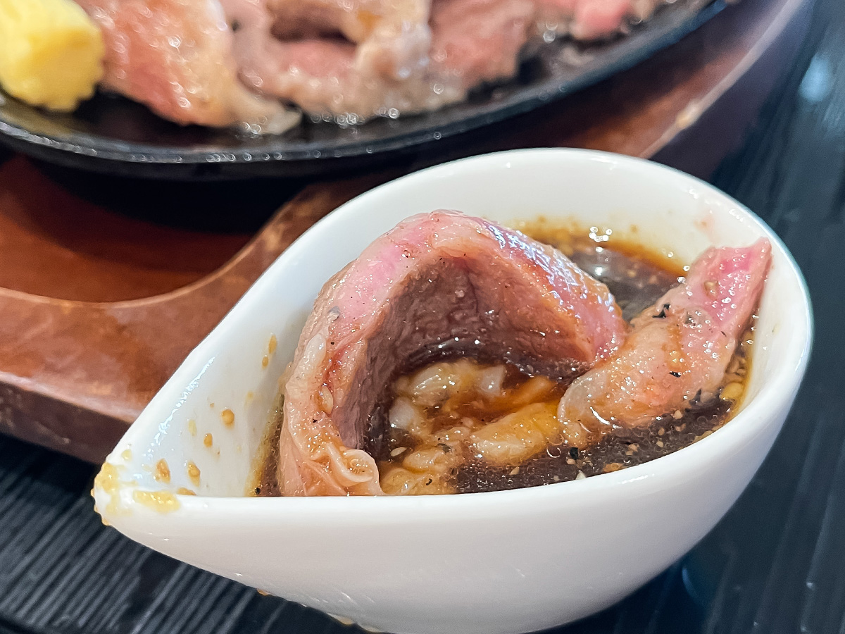 「キッチン グランマ」で宮崎牛サーロインステーキ、豚なんこつ味噌煮込み食べた！／道の駅 都城NiQLL(ニクル) 