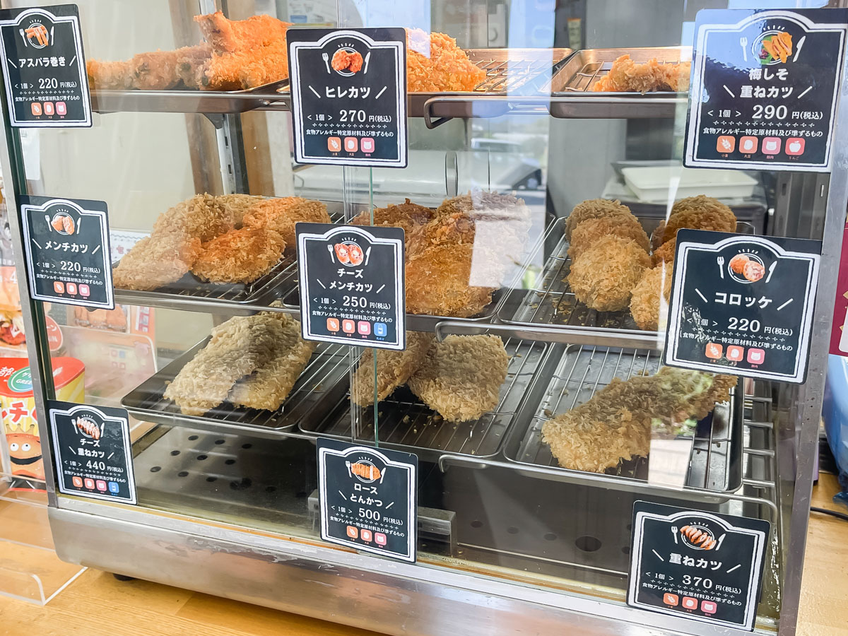 「観音池ポーク」でメンチカツ、梅しそ重ねカツ／宮崎県都城市ふくろうの会内