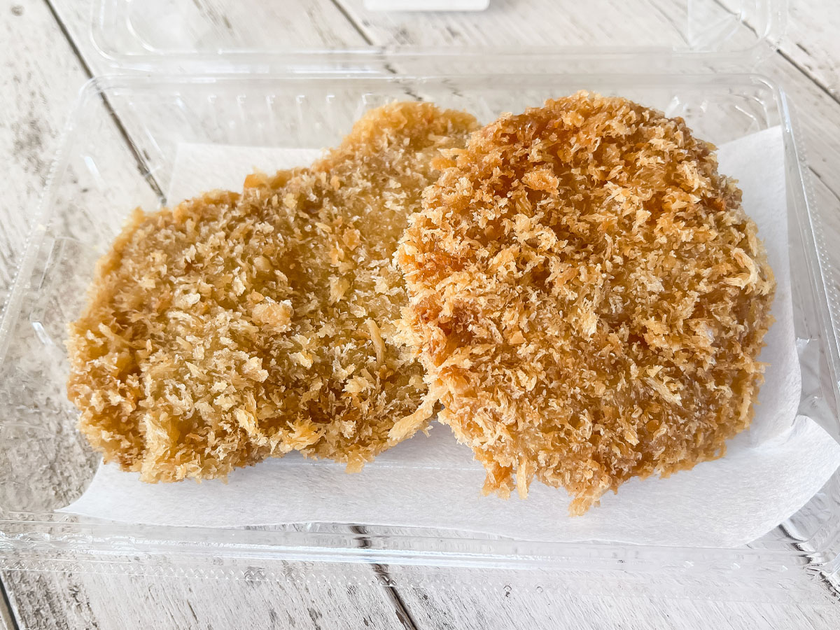 「観音池ポーク」でメンチカツ、梅しそ重ねカツ／宮崎県都城市ふくろうの会内