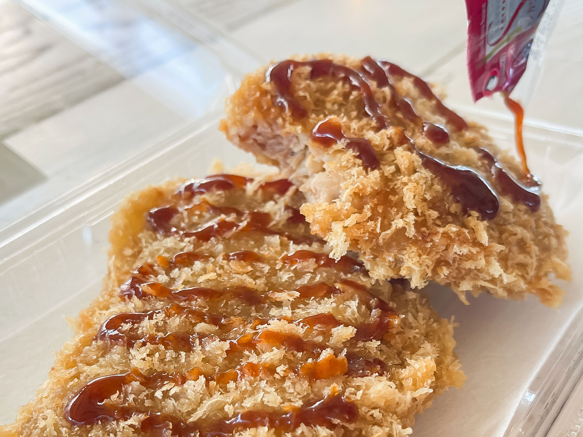 「観音池ポーク」でメンチカツ、梅しそ重ねカツ／宮崎県都城市ふくろうの会内