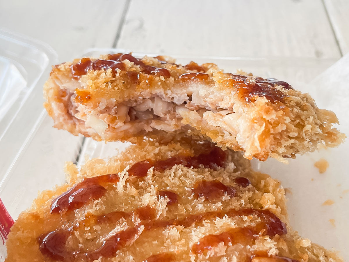 「観音池ポーク」でメンチカツ、梅しそ重ねカツ／宮崎県都城市ふくろうの会内