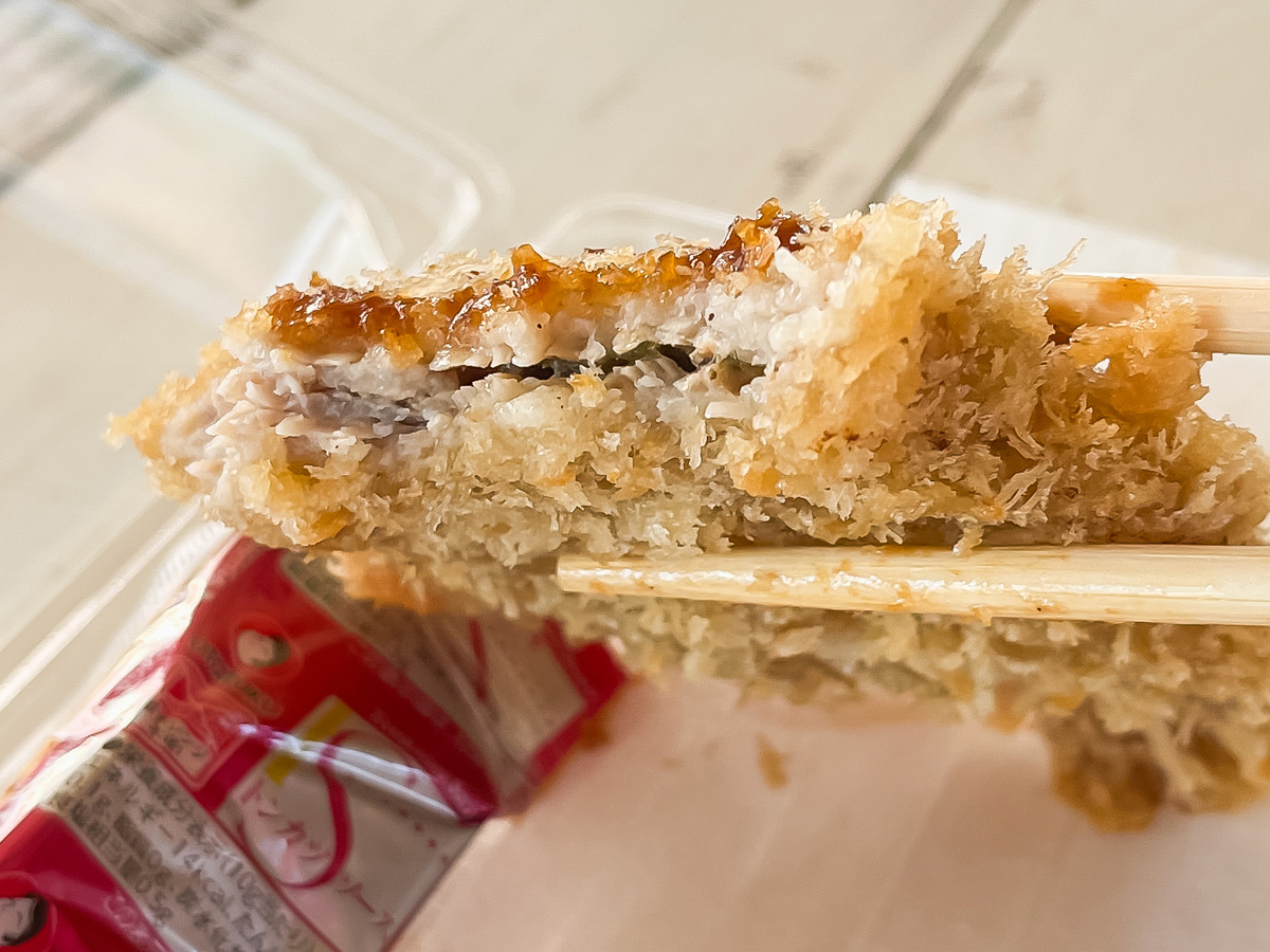 「観音池ポーク」でメンチカツ、梅しそ重ねカツ／宮崎県都城市ふくろうの会内