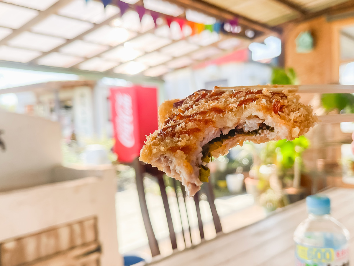 「観音池ポーク」でメンチカツ、梅しそ重ねカツ／宮崎県都城市ふくろうの会内