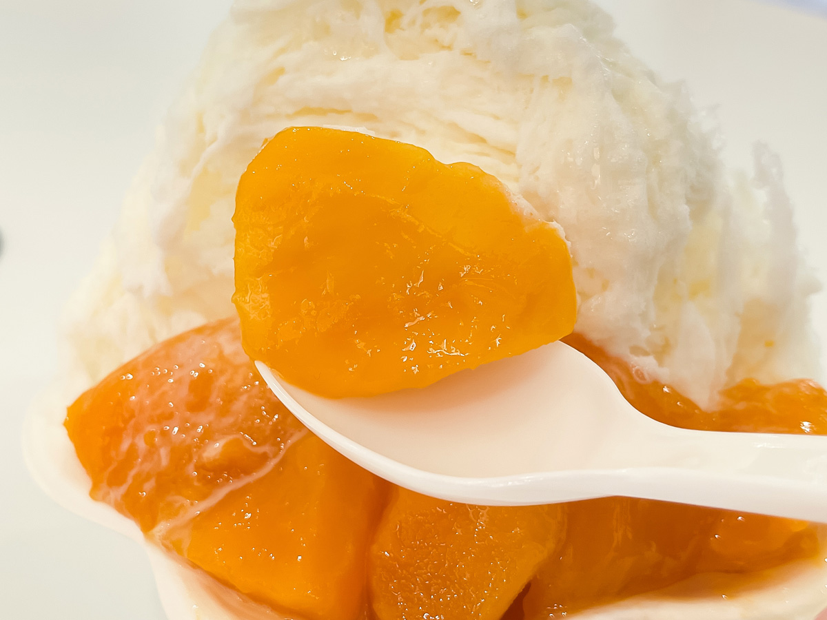 市場「果ふぇ翠ーっ(カフェスイーツ)」でマンゴー乗せ白くまかき氷食べたよ！／宮崎県都城市