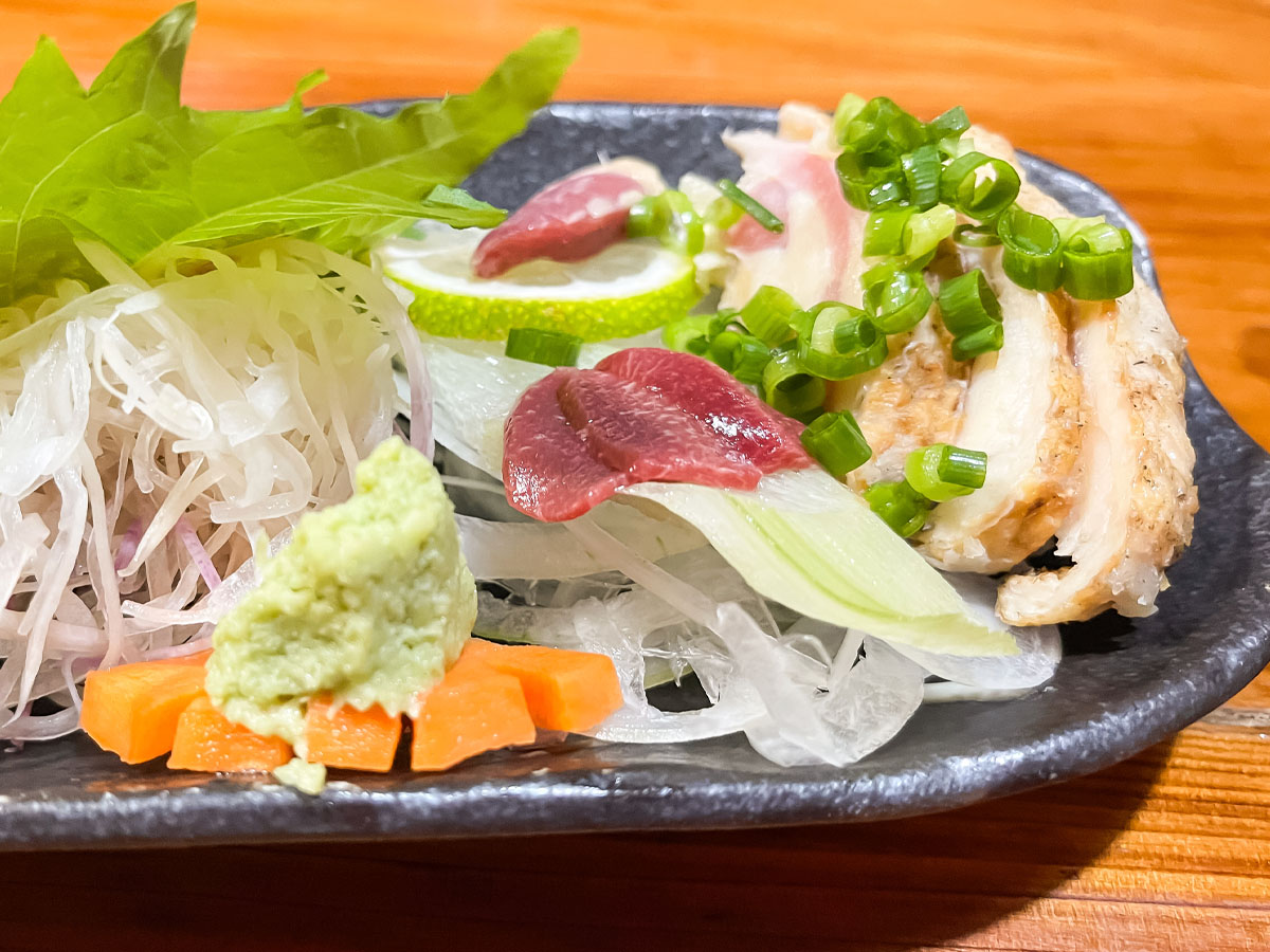 地鶏料理専門店「宮崎小林 地鶏の里」でお刺身盛合せ、親子孫丼食べたよ／宮崎県小林市