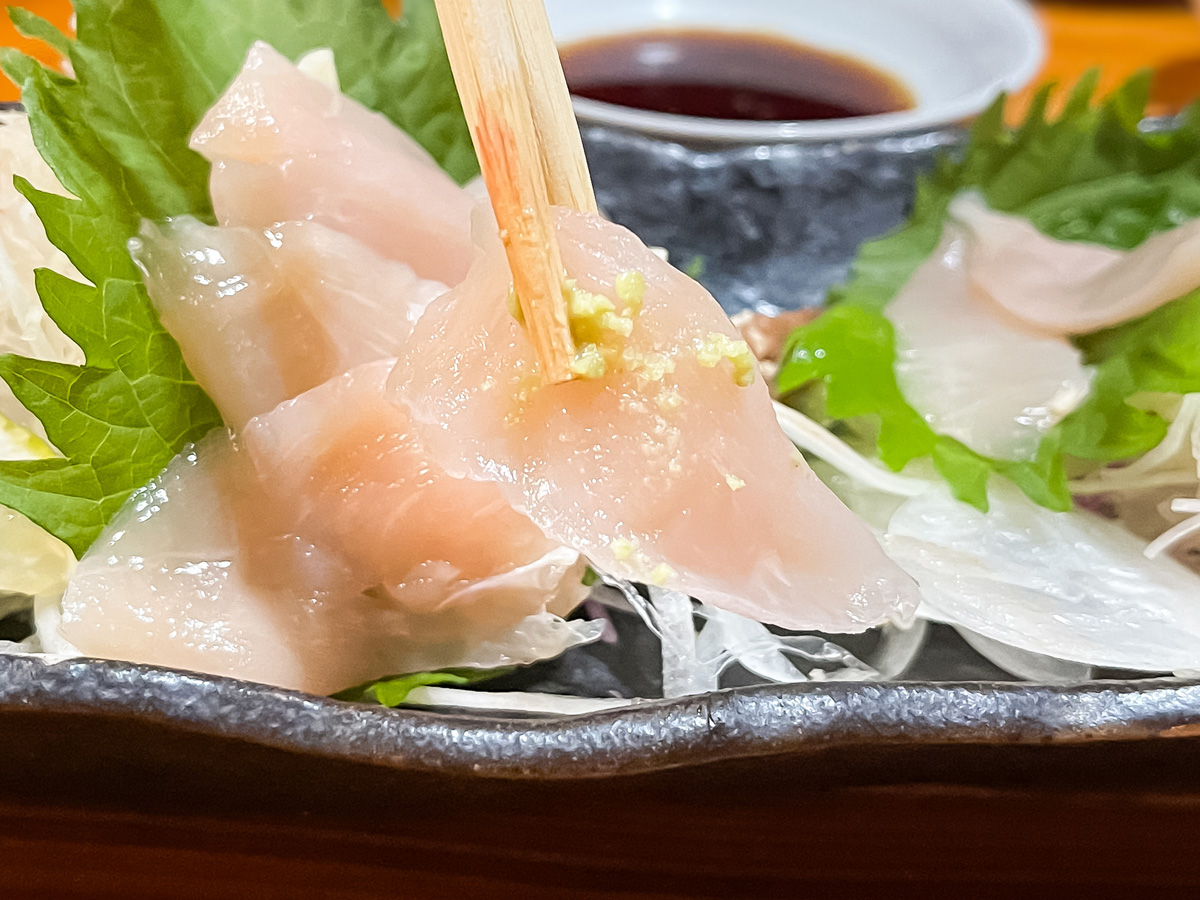 地鶏料理専門店「宮崎小林 地鶏の里」でお刺身盛合せ、親子孫丼食べたよ／宮崎県小林市