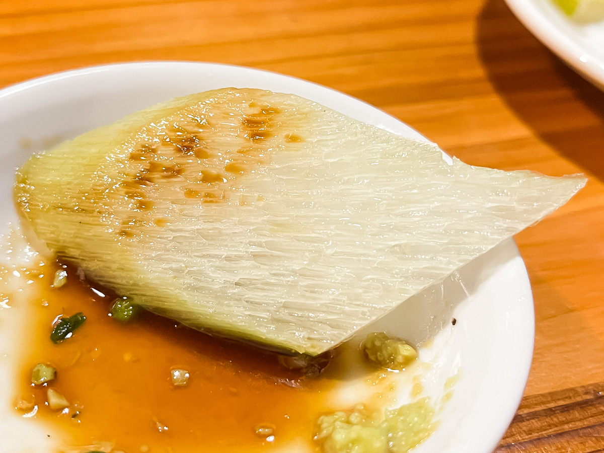 地鶏料理専門店「宮崎小林 地鶏の里」でお刺身盛合せ、親子孫丼食べたよ／宮崎県小林市